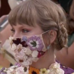 テイラースウィフトのマスクのブランドは?花柄がおしゃれ!