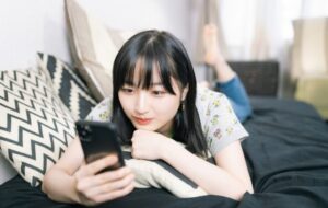 スマホを我慢するグッズ!依存してしまう理由とは?【デジタルデトックス】