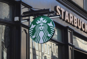 【スタバ福袋2022】予約はいつから?発売日は?購入方法と中身ネタバレ!